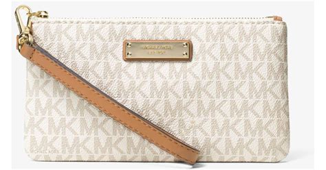 michael kors logo jet set signature medium clutch|Jet Set Medium Signature Logo Wallet .